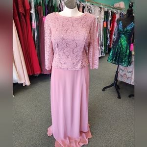 Mother's gown/Evening formal/Dusty Rose Size 2XL May Queen